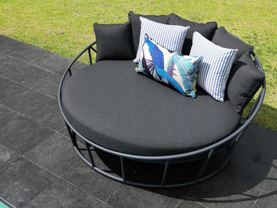 Bora Outdoor Daybed in Charcoal / Sooty 2.