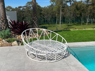 Bora Outdoor Daybed in White / Grey Ridge 3.