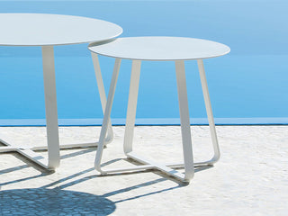 Elko Round Outdoor Side Table in White / 60cm