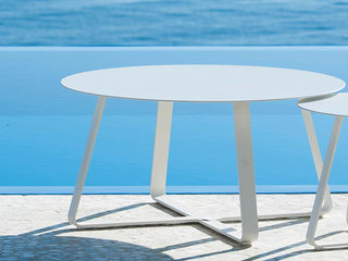 Elko Round Outdoor Side Table in White / 90cm