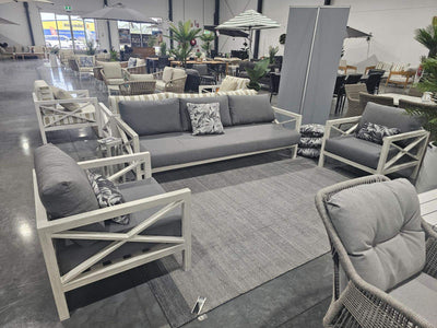 FLOORSTOCK SALE - Hampton 3pc Outdoor Lounge Setting_1