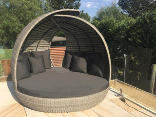 Lotus Outdoor Daybed in Moonscape / Canvas Coal 6.