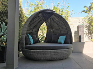 Lotus Outdoor Daybed in Moonscape / Canvas Coal 4.