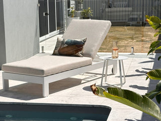 Anjuna Outdoor Sunlounge in White / Pebble