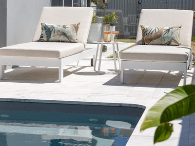 Anjuna Outdoor Sunlounge in White / Pebble 6.