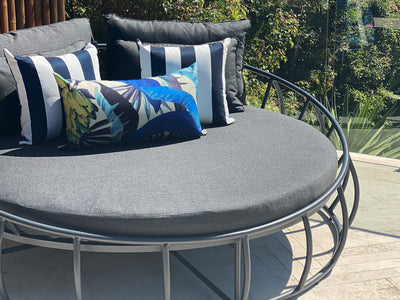 Purist Outdoor Daybed in Charcoal / Sooty - detail.