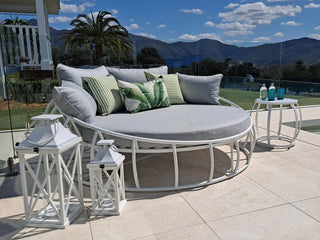 Purist Outdoor Daybed in White / Grey Chine.